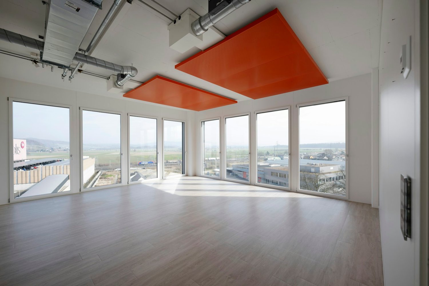 600m² office