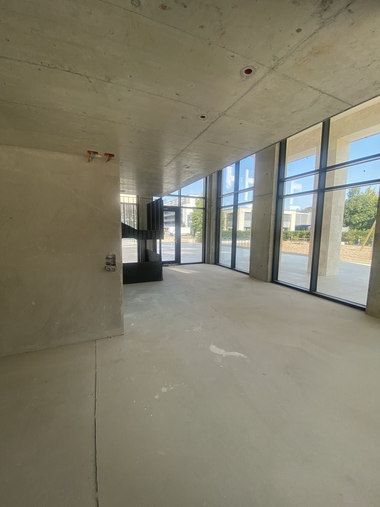 171m² commercial