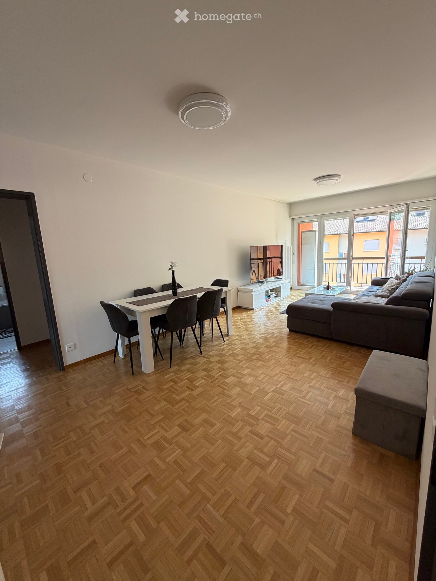 5 rooms apartment