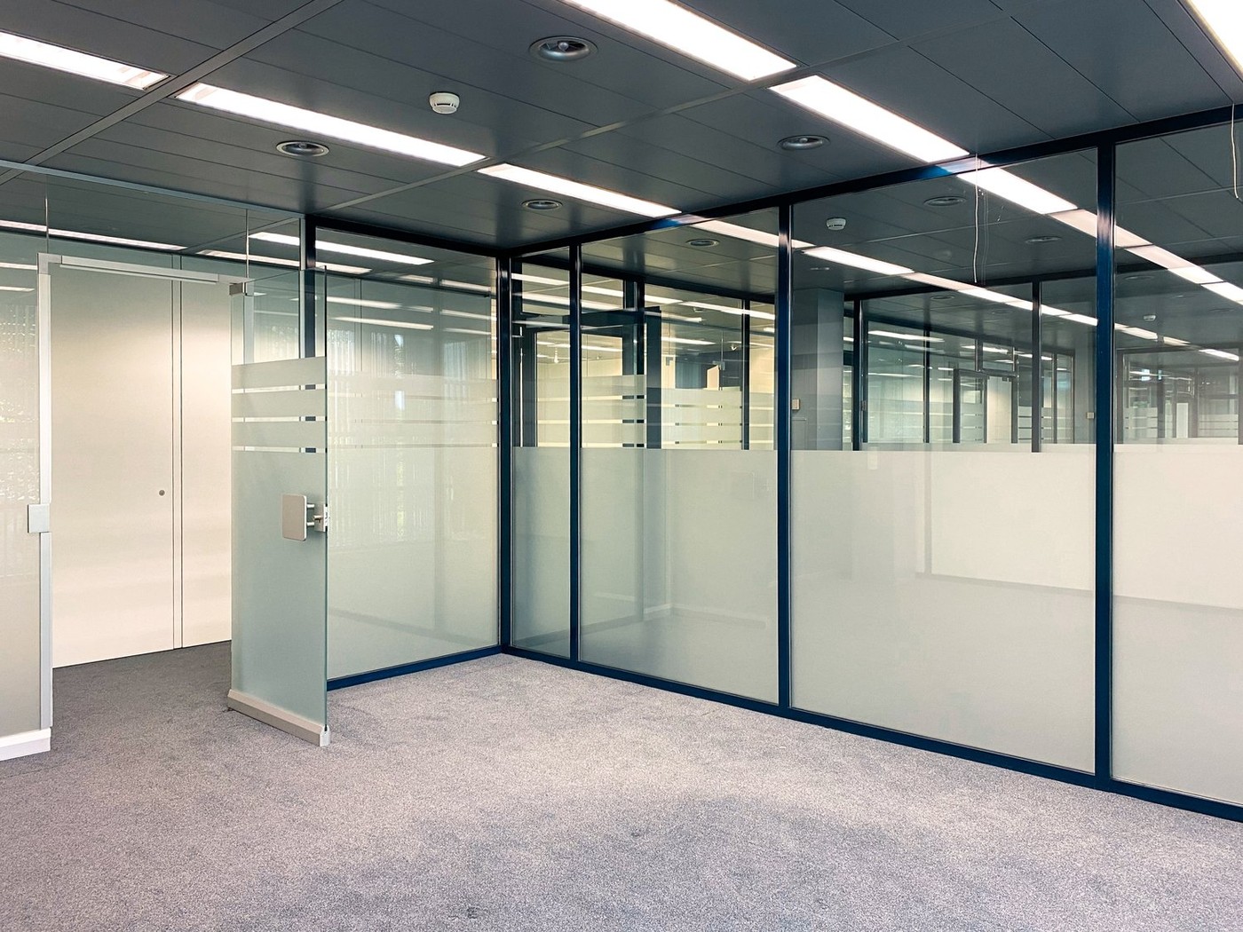 263m² office