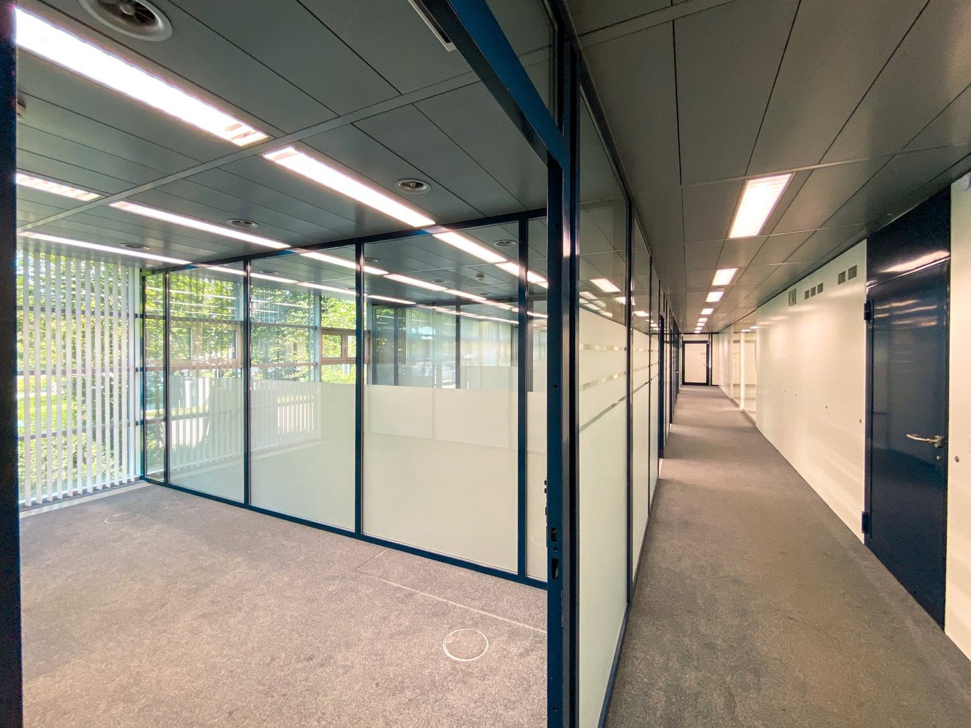 263m² office