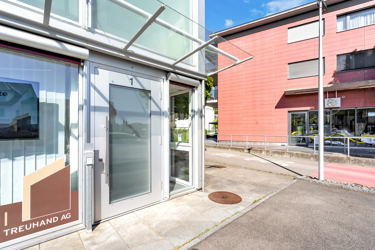 85m² commercial