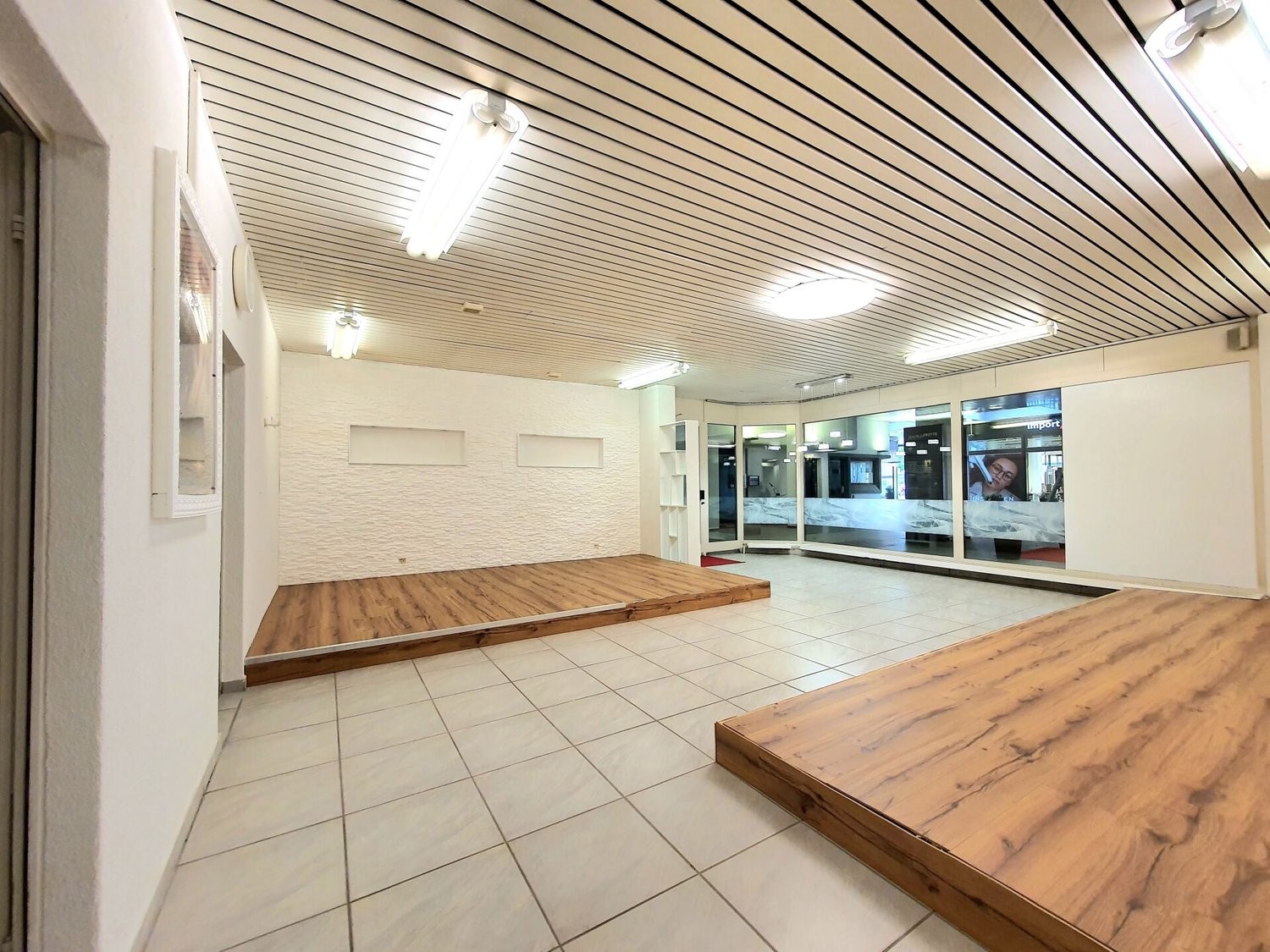 140m² negozio