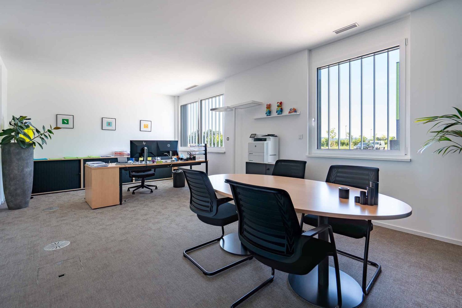 270m² office