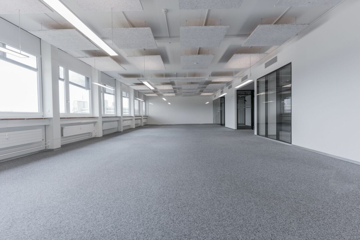 413m² office