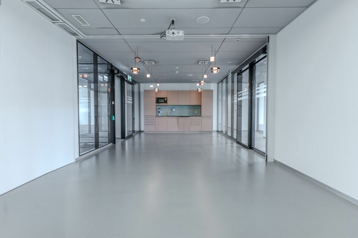 413m² office