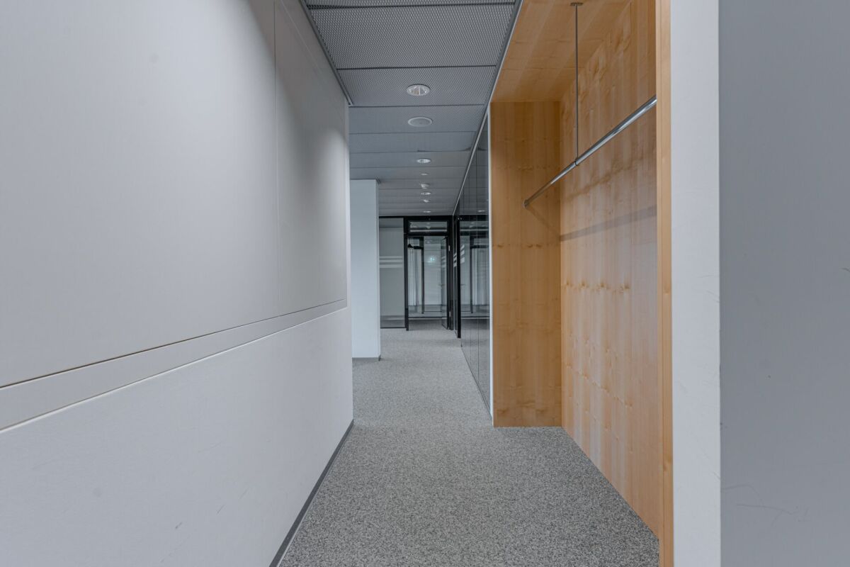 413m² office