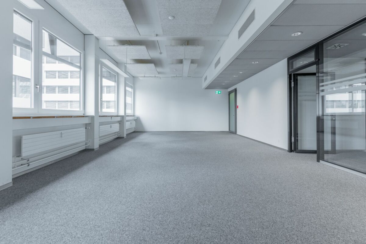 413m² office