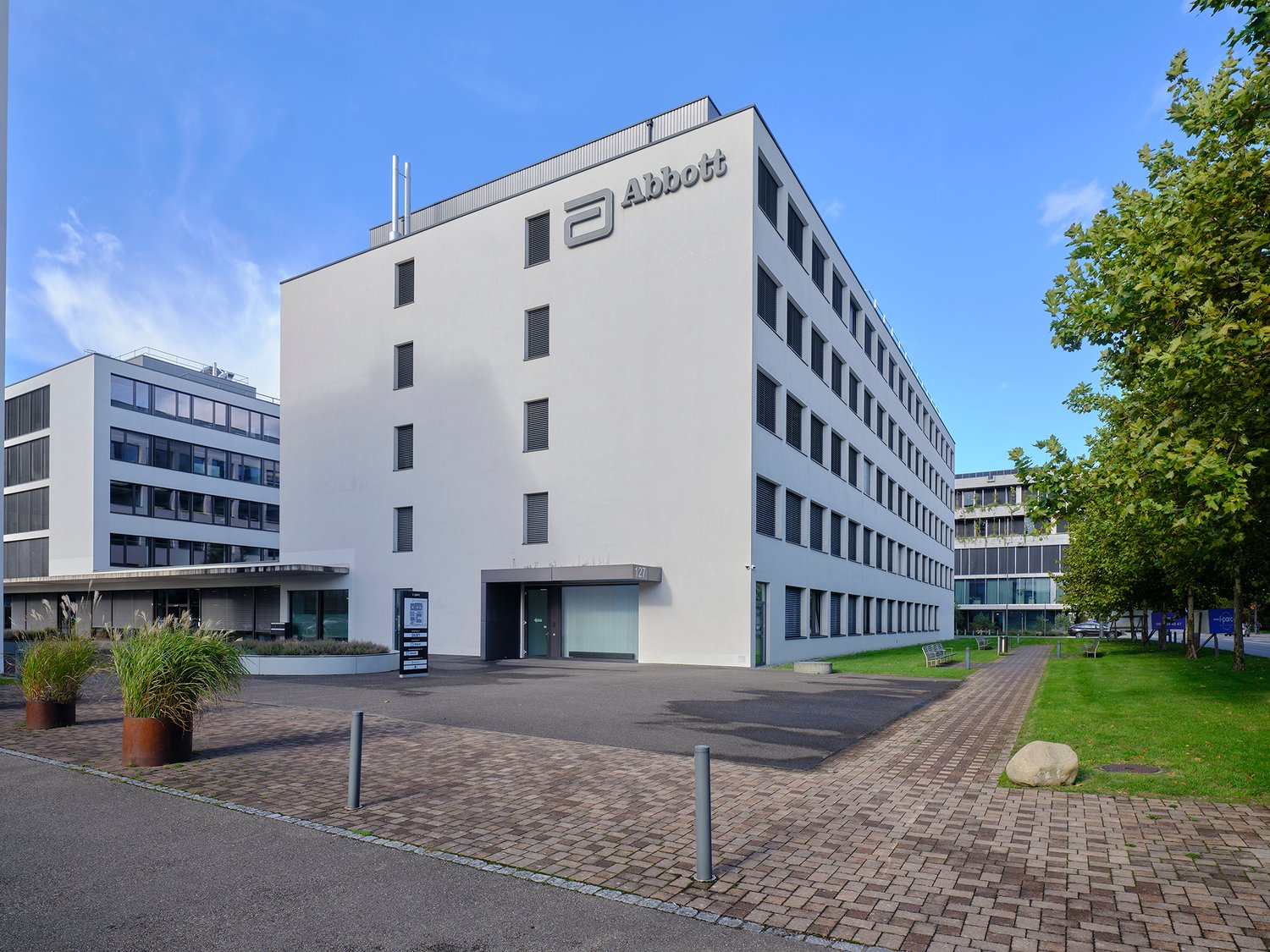 650m² office