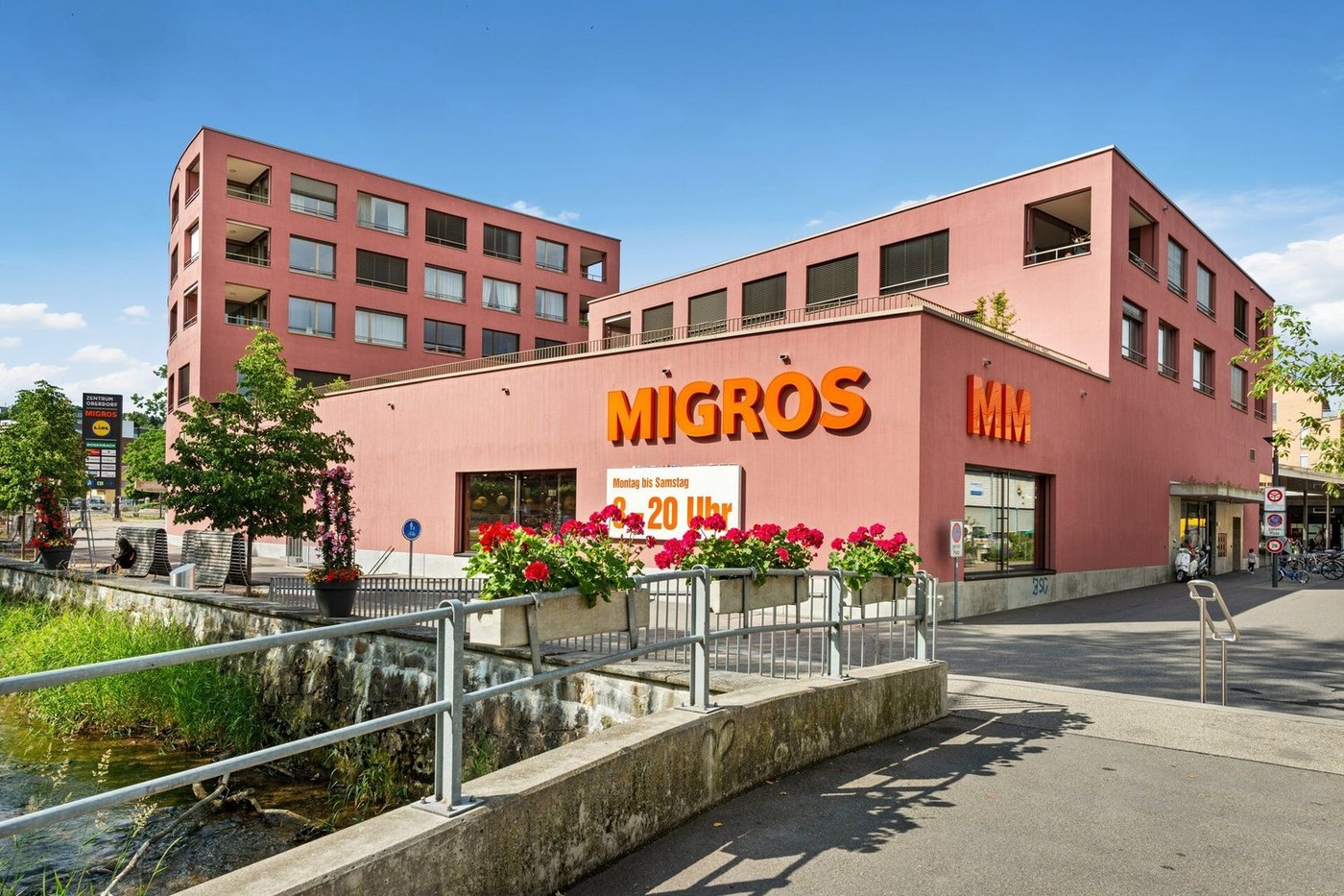 110m² shop