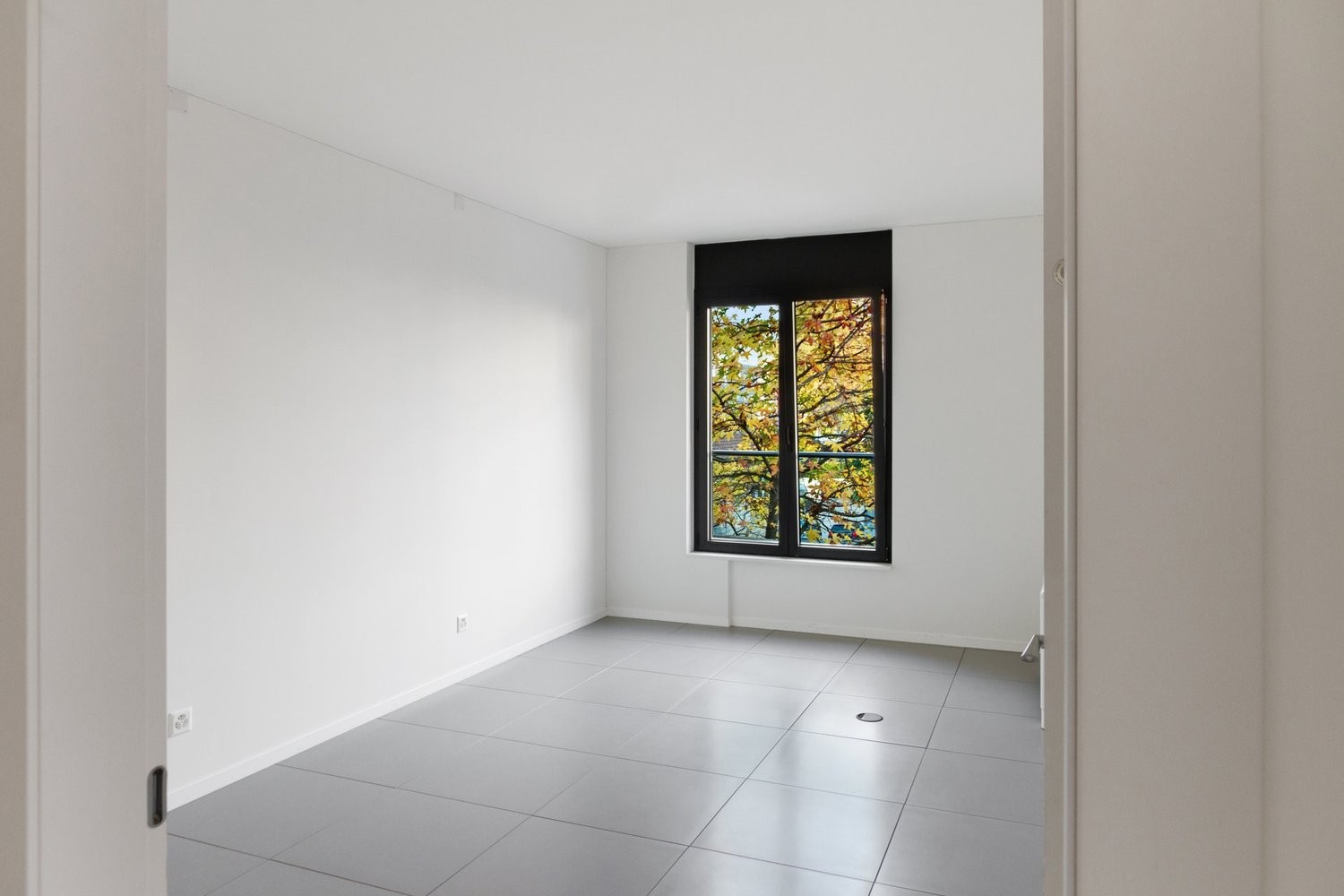 72m² office