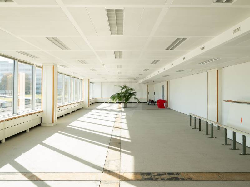 171m² office
