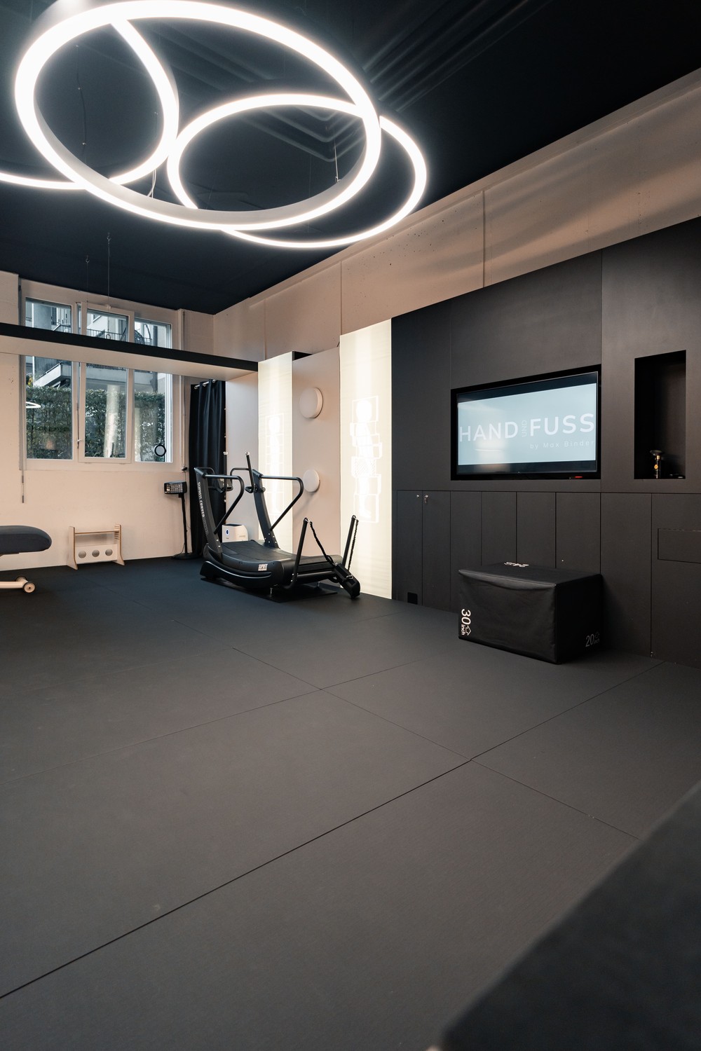 100m² commercial