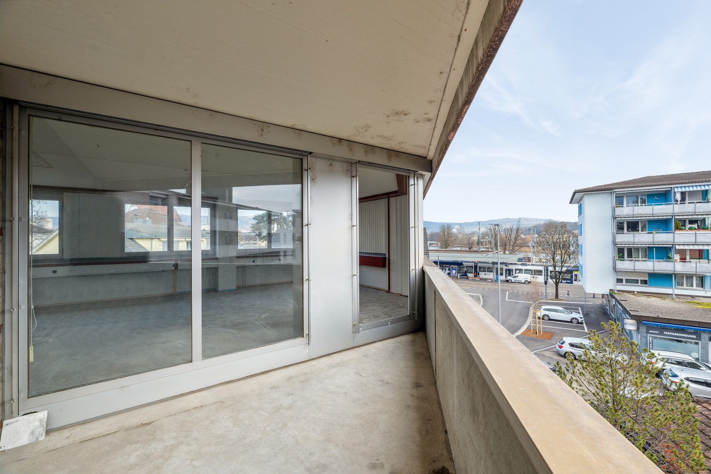 135m² office