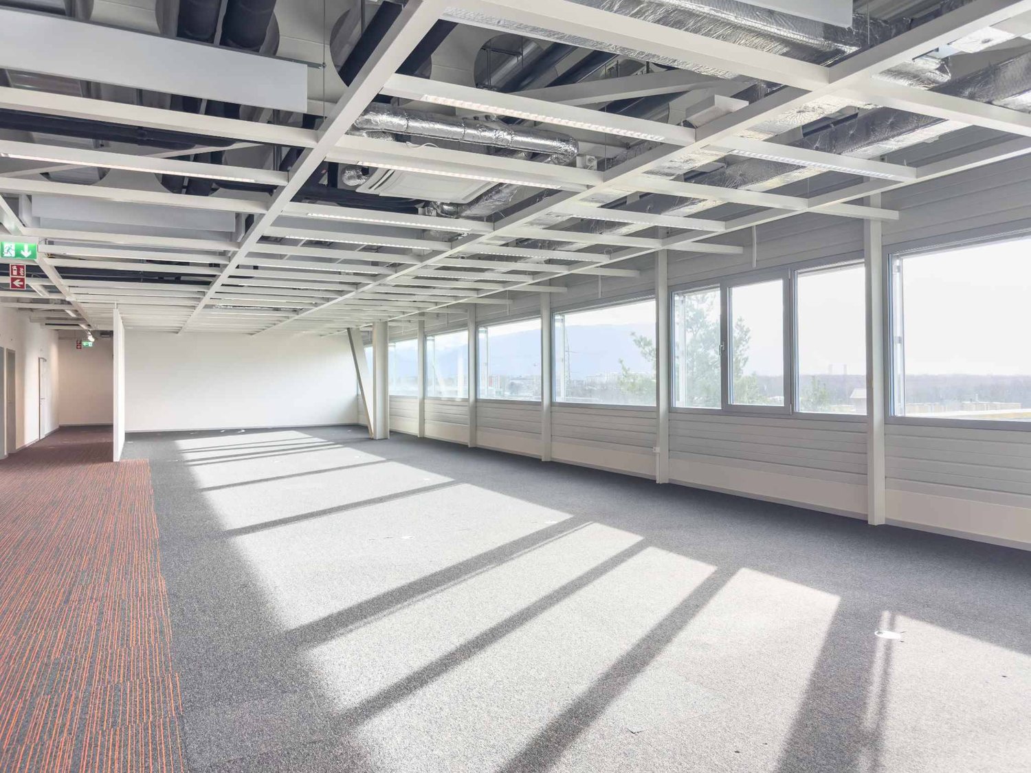 903m² office