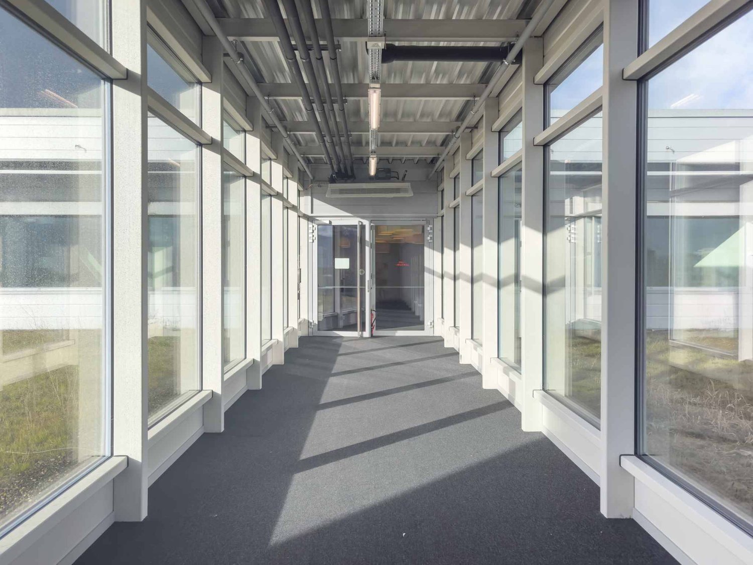903m² office