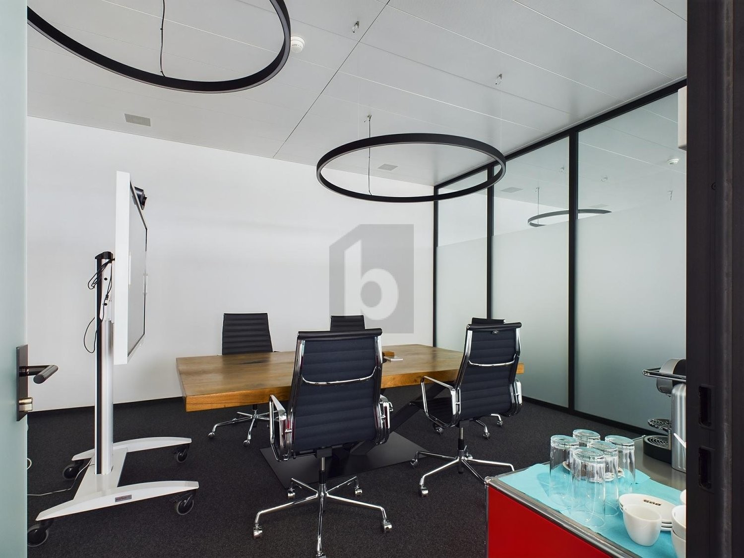 351m² office