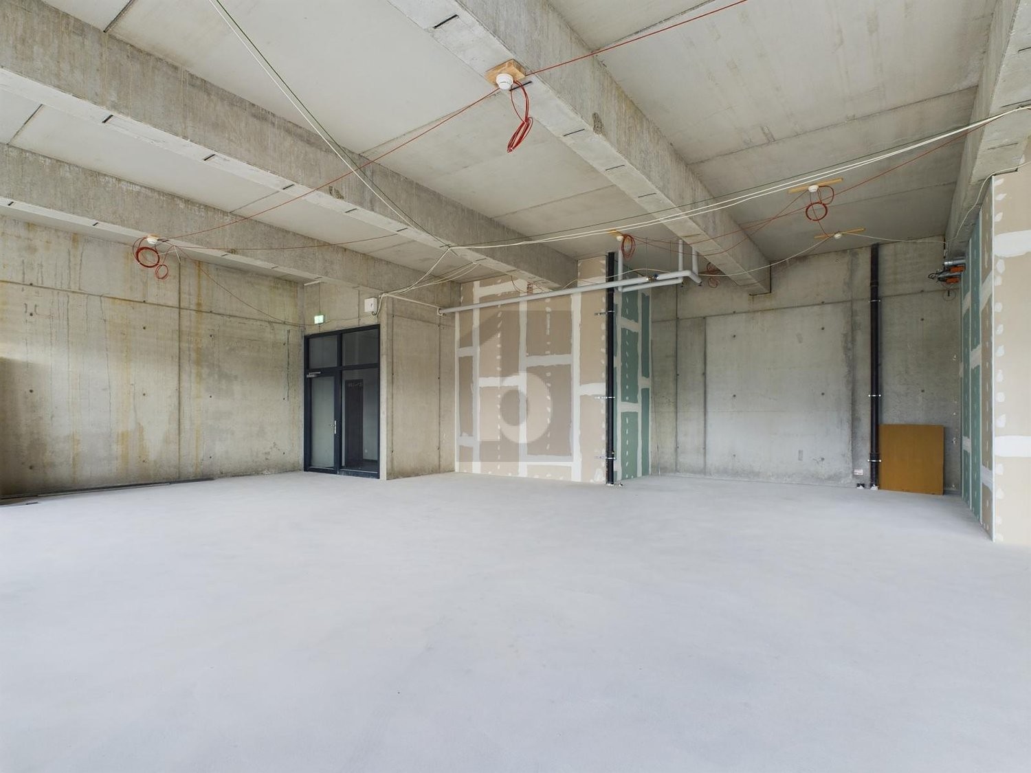 351m² office