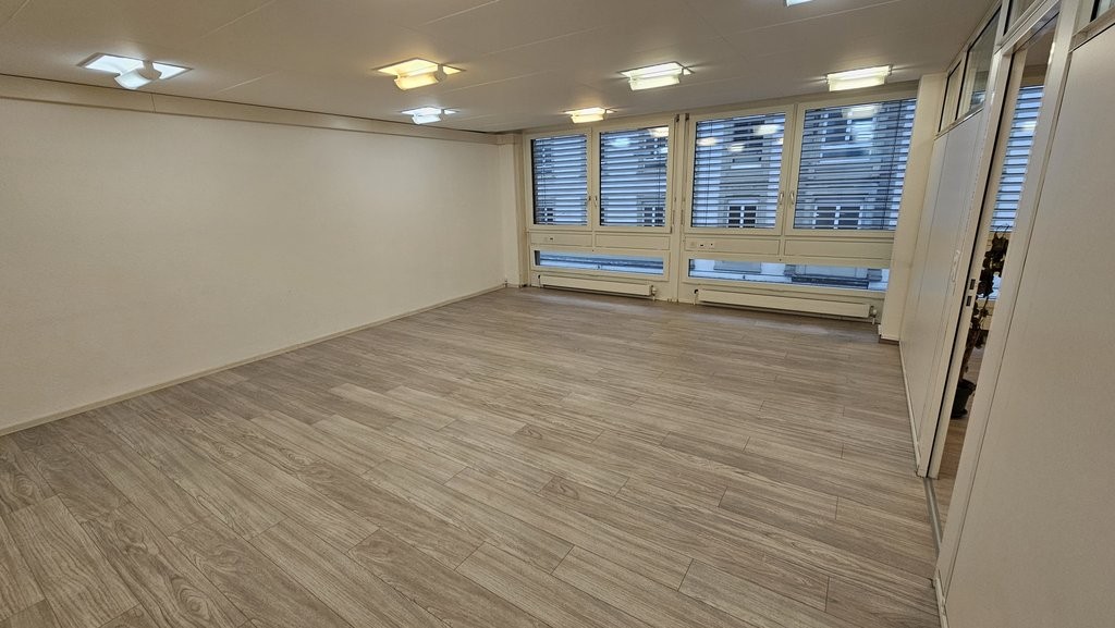 99m² office