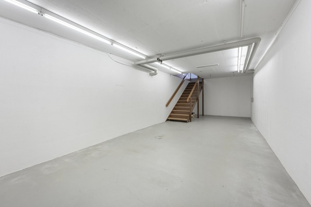 423m² office
