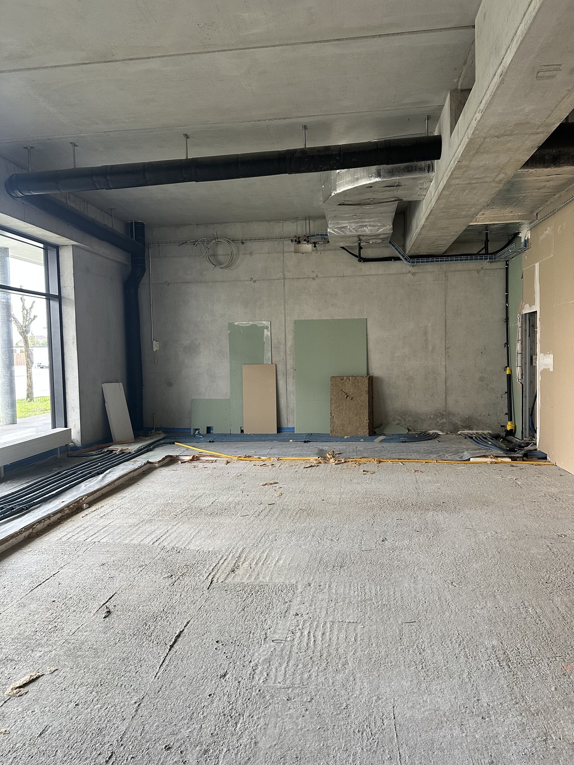 93m² negozio