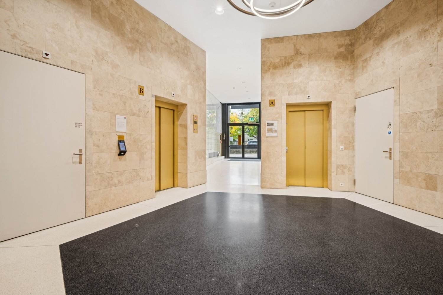 127m² commercial