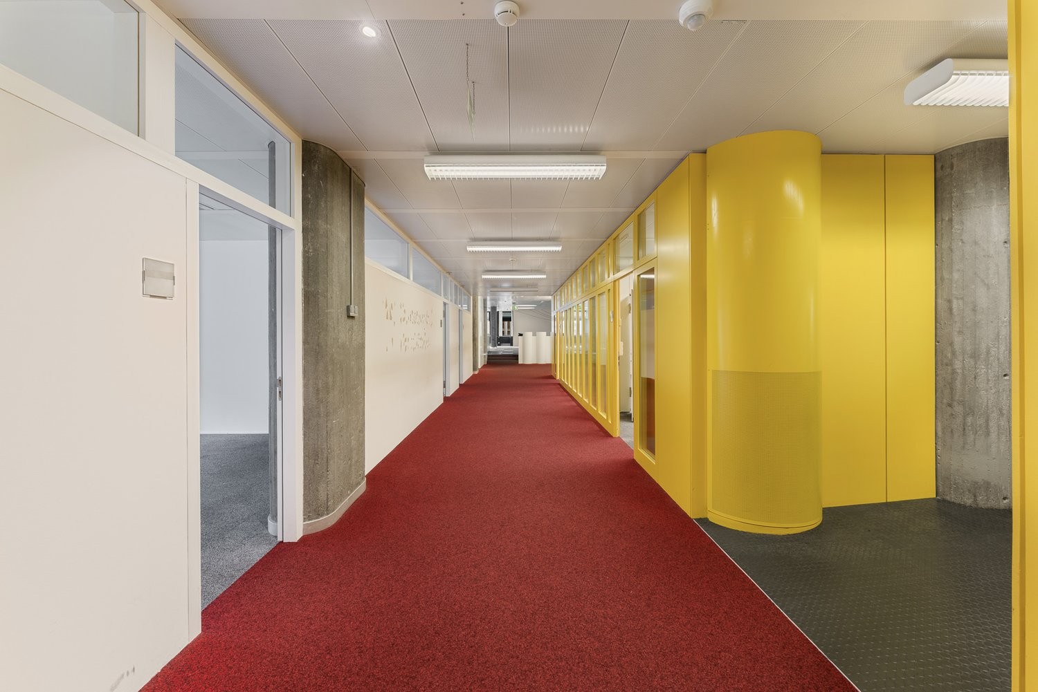 840m² office