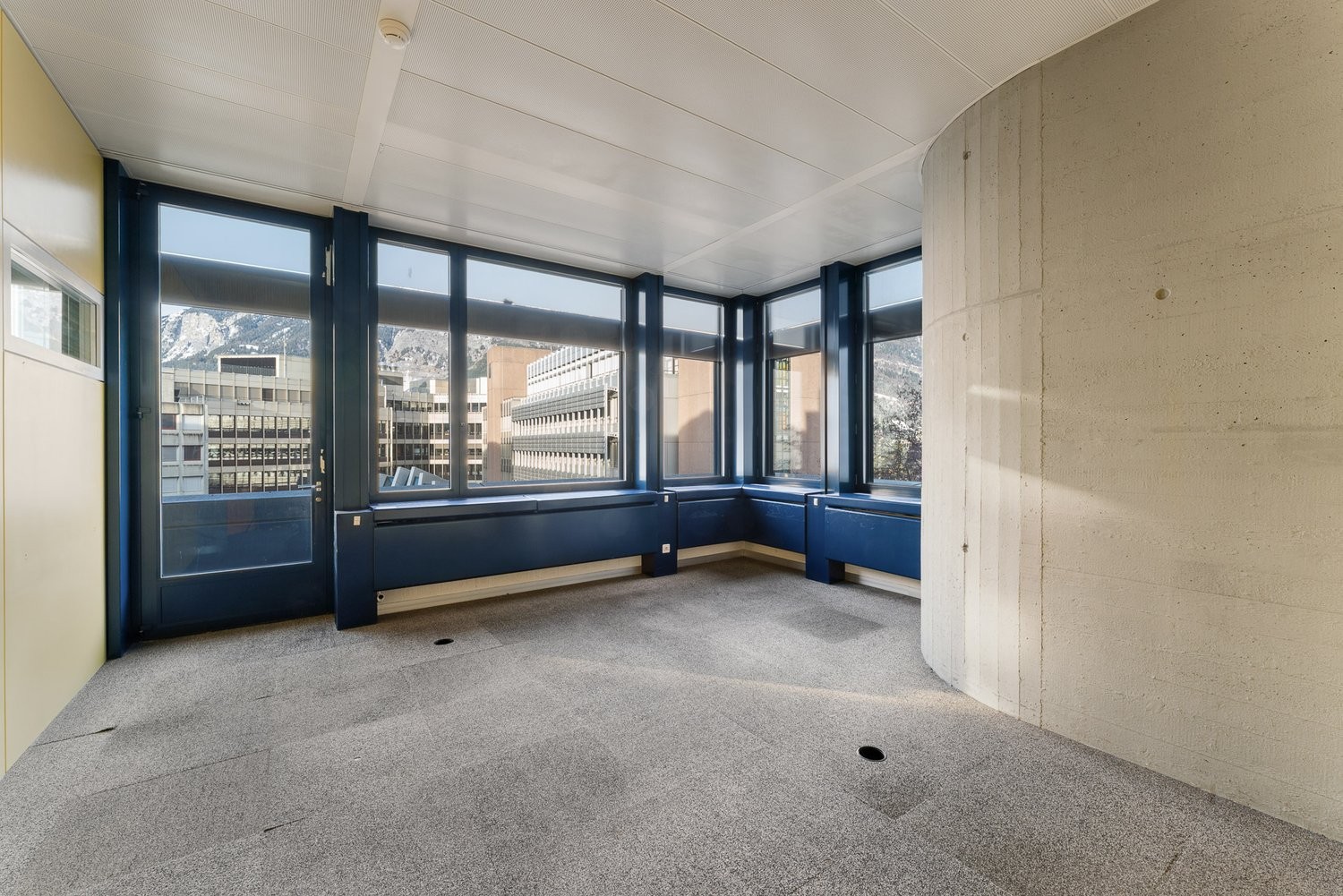 840m² office
