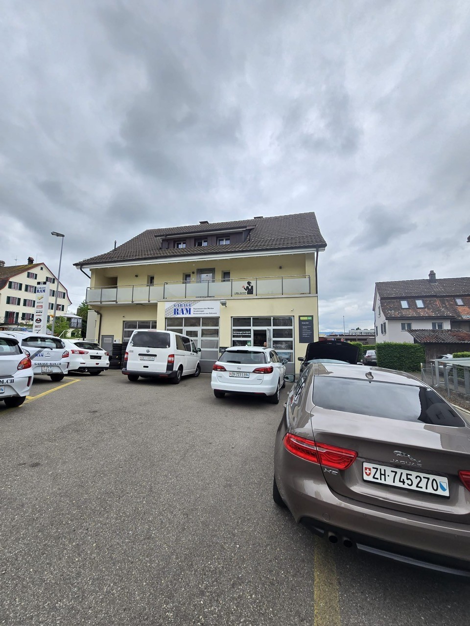 80m² office