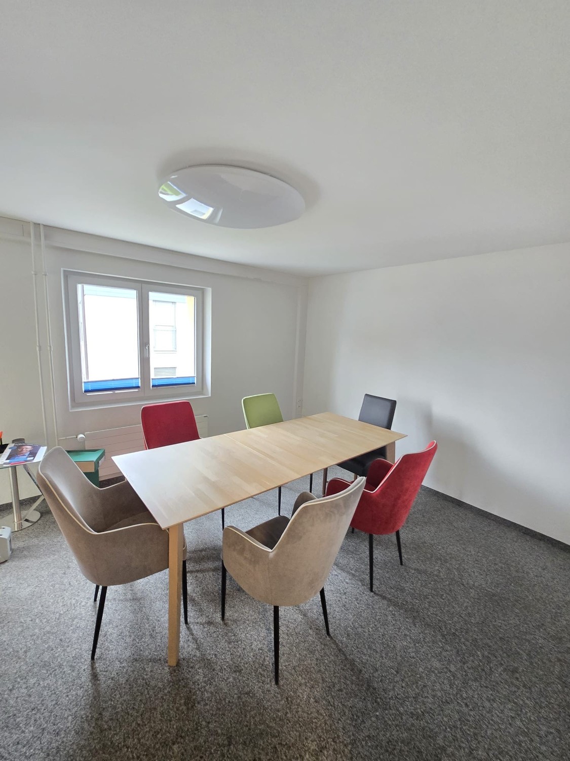 80m² office