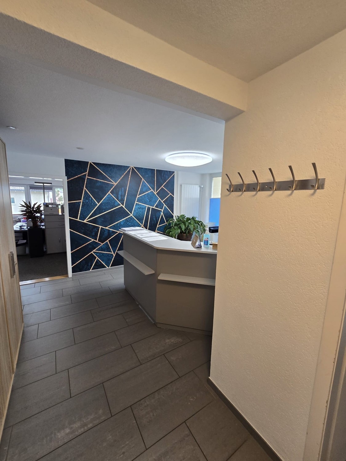 80m² office