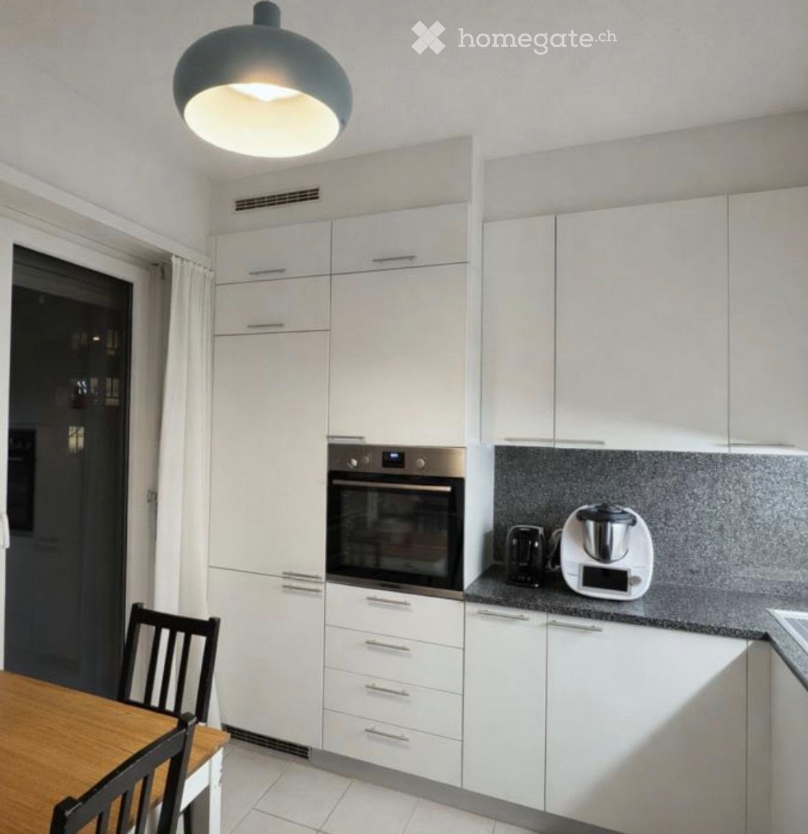 5 rooms apartment