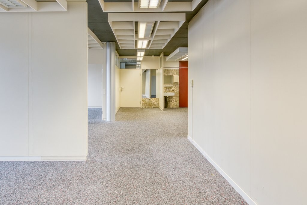80m² commercial