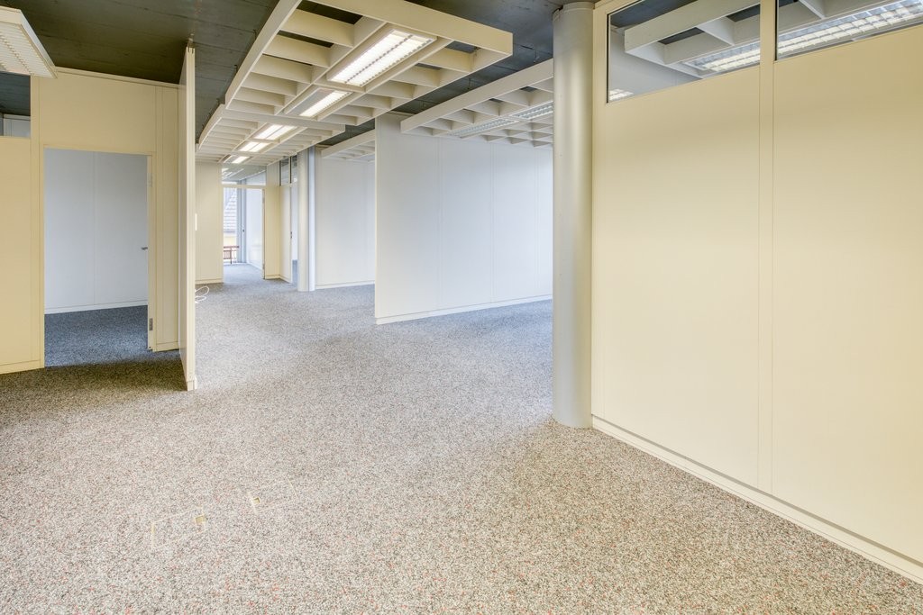 80m² commercial
