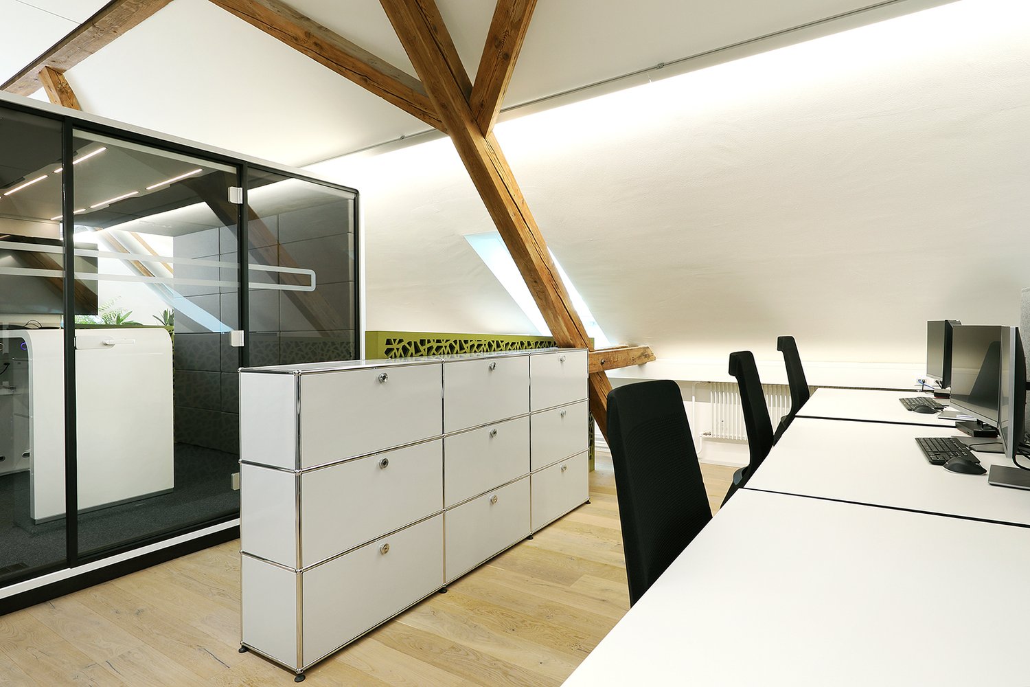 171m² office