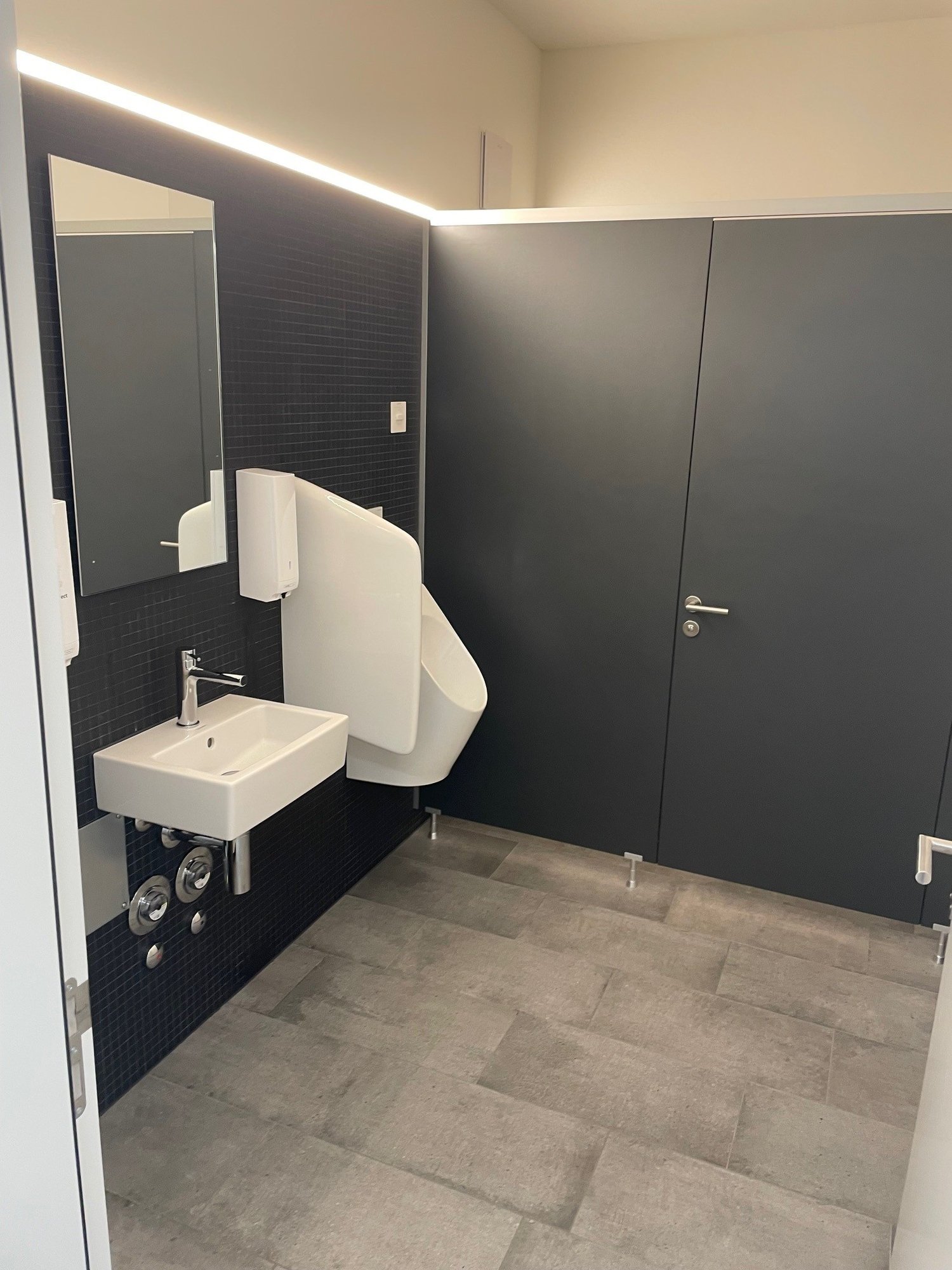 171m² office