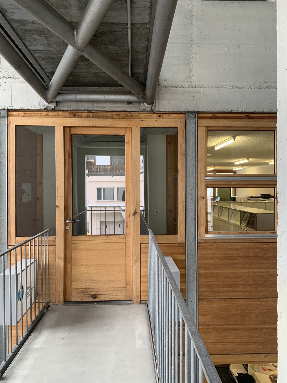 60m² office