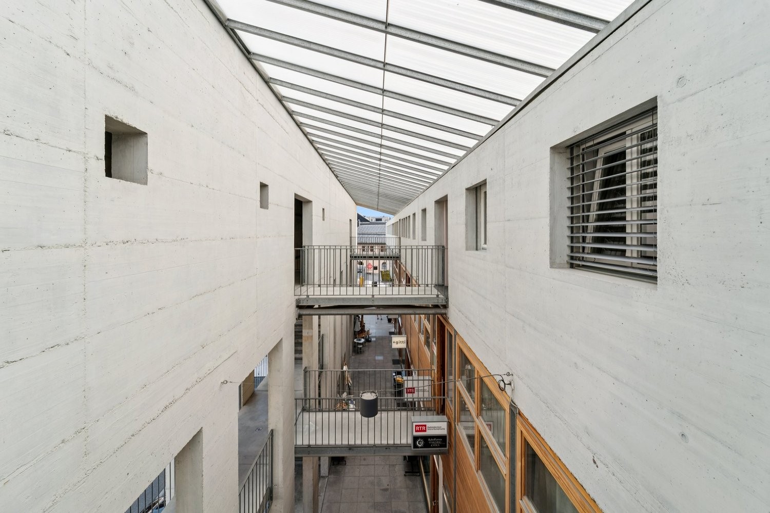 60m² office