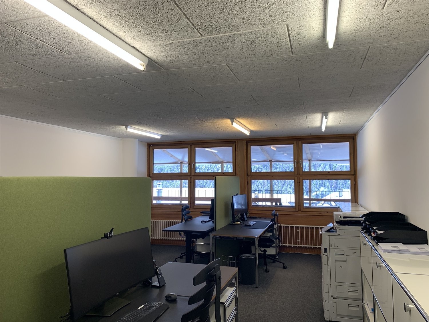 60m² office