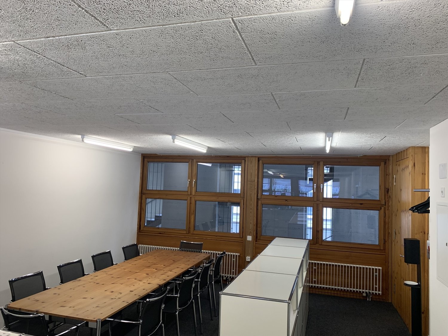 60m² office