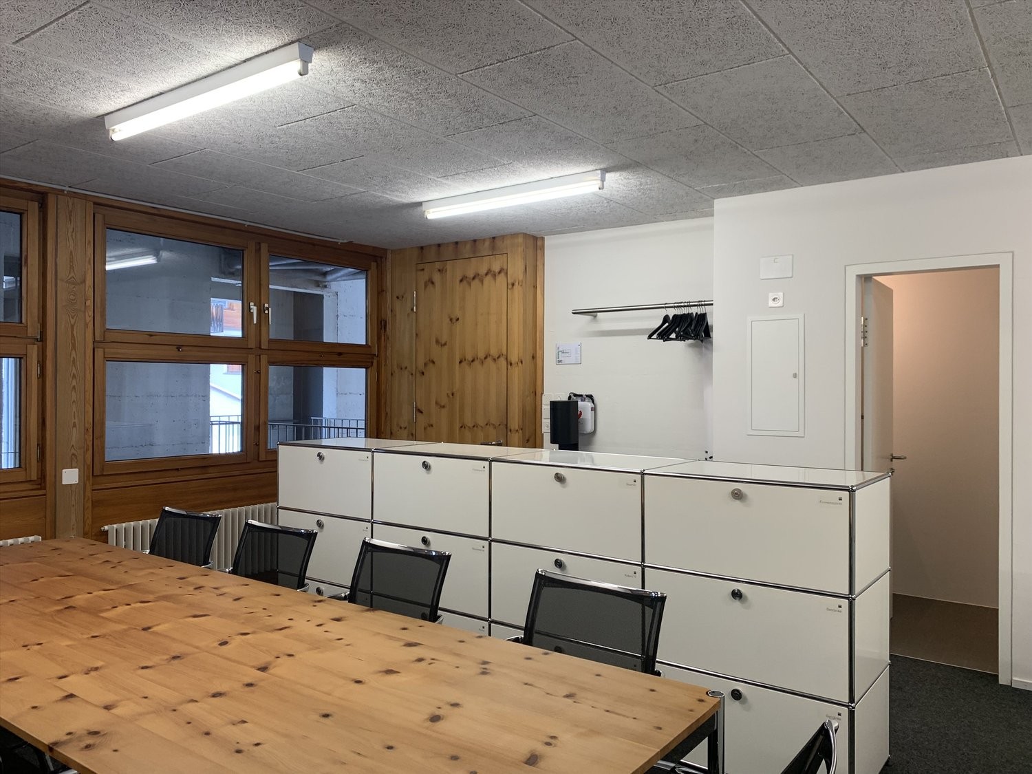 60m² office