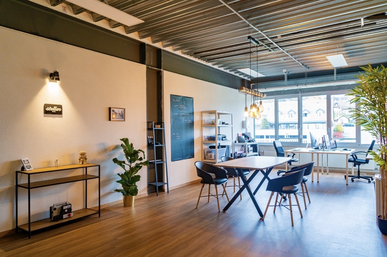 190m² Gewerbe

Büro von 190m2 sehr gut gelegen in Lonay, in der Nähe von Lausanne und dem Seeufer.   
  
In der Nähe des Bahnhofs Lonay-Préverenges sind die Räumlichkeiten leicht zugänglich. **  
  
** **Ausstattung**   
\- Nutzung: Büro/Gewerberäumlichkeit/Atelier   
\- Fläche: 190m2   
\- Etage: 1