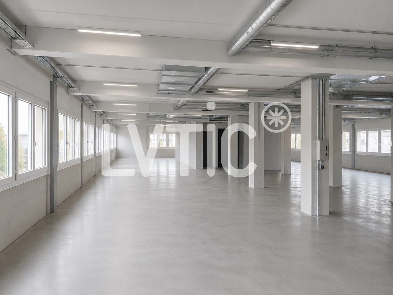 842m² workshop