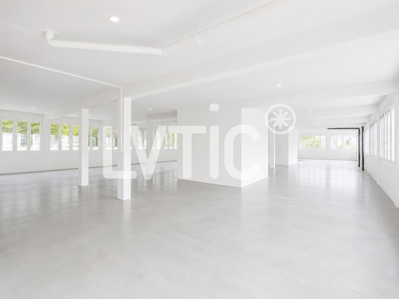 842m² workshop