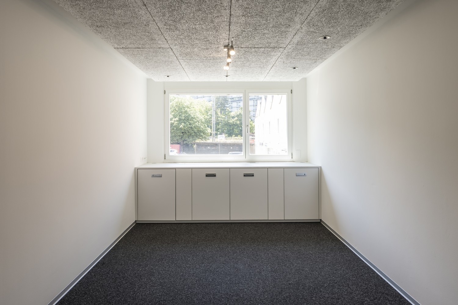 125m² commercial
