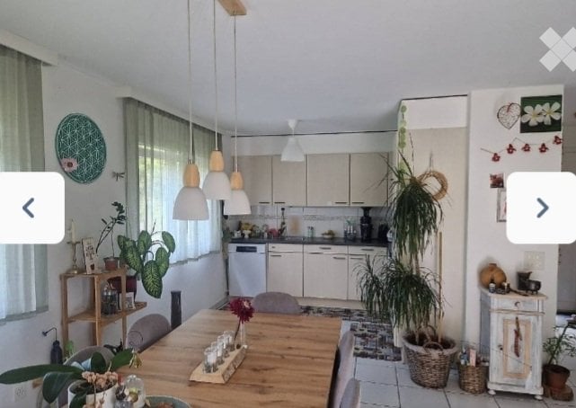 Appartamento di 3 locali
Cucina e sala aperte
2 camere da letto
1 bagno
1 locale lavatrice
Balcone
Ripostiglio
Posteggio

Riscaldamento e acqua calda compresi
A 10 minuti da Locarno

Libero dal 1 novembre