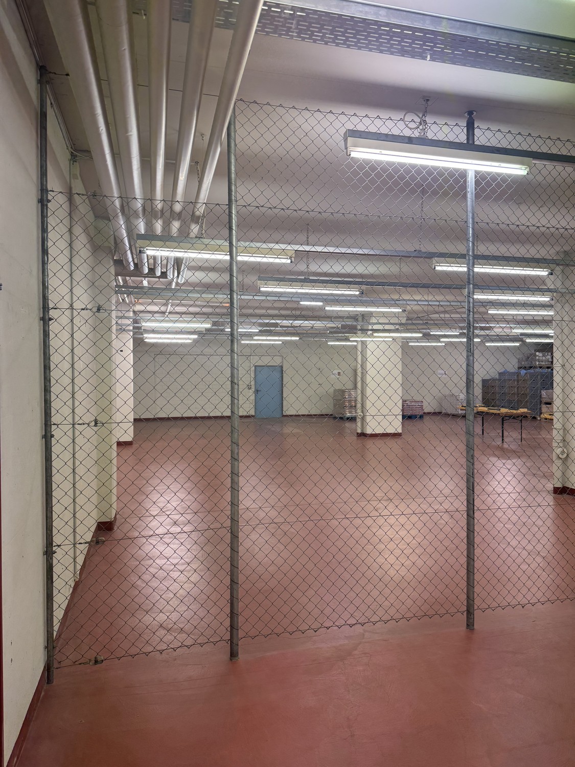 711m² storage room