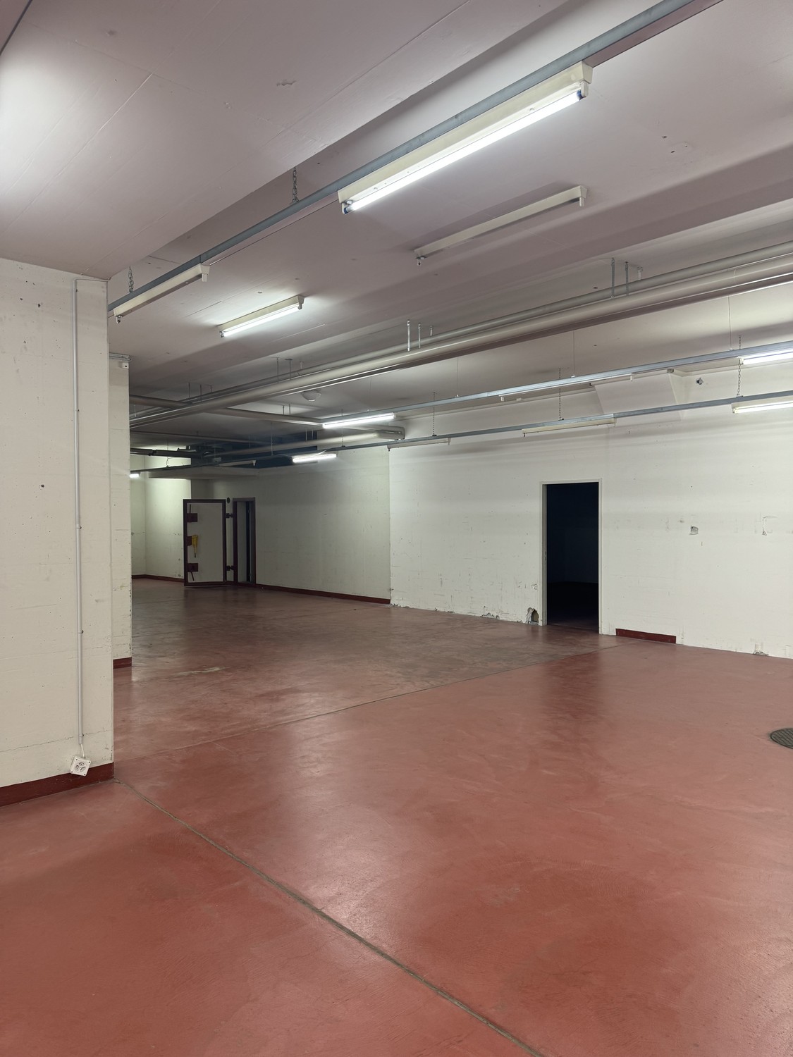 711m² storage room