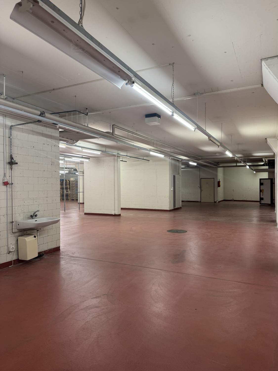 711m² storage room