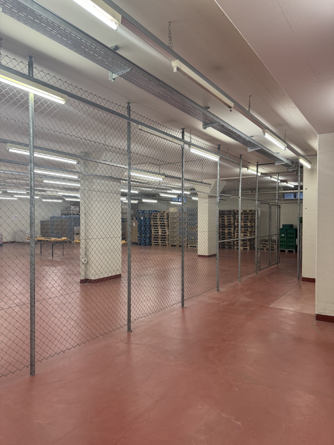 711m² storage room
